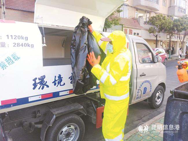 回收废弃口罩(杨官荣图) 回收废弃口罩(杨官荣图)