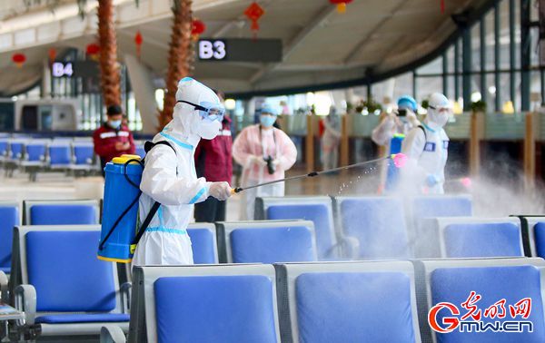 洗消杀毒、转运医疗废物、服务复工企业,湖北消防助力城市“重启” 洗消杀毒、转运医疗废物、服务复工企业,湖北消防助力城市“重启”