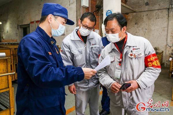 洗消杀毒、转运医疗废物、服务复工企业,湖北消防助力城市“重启” 洗消杀毒、转运医疗废物、服务复工企业,湖北消防助力城市“重启”