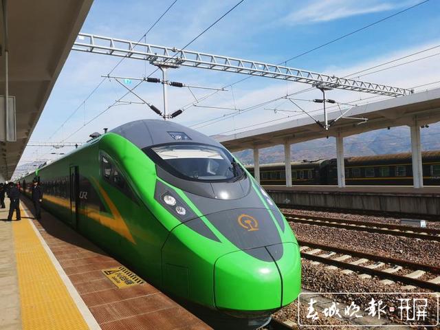 云南铁路将增开昆明至宣威、曲靖、攀枝花等城际间动车 (1).jpg