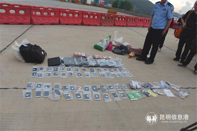 （稿件1）警方查获的涉案物品及资金。警方供图