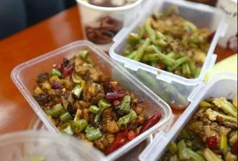 数据看中国｜刷视频、点外卖、买买买…看完中国人平凡的一天，欧洲网友却说：“羡慕不来”？