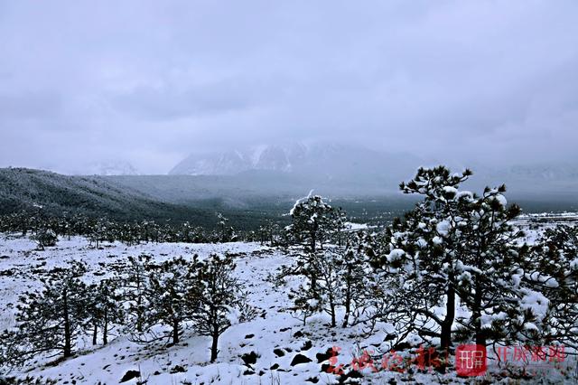 玉龙雪山四月飘雪1.jpg