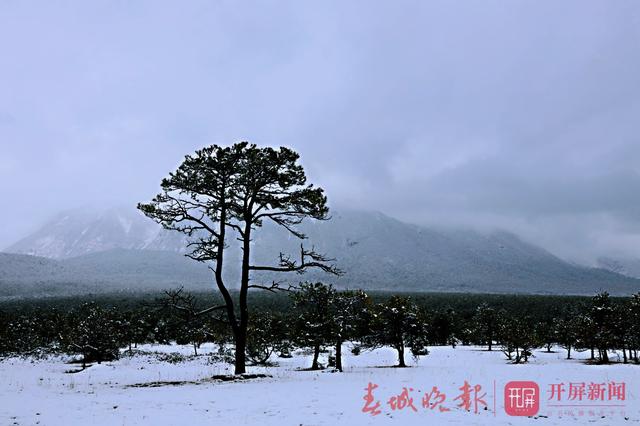 玉龙雪山四月飘雪2.jpg