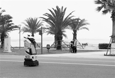 厦门一线景区 小长假用上防疫智能机器人 6686体育