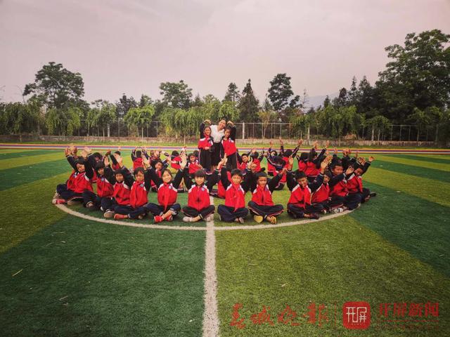 小学生开学未报到，老师在深山找到他