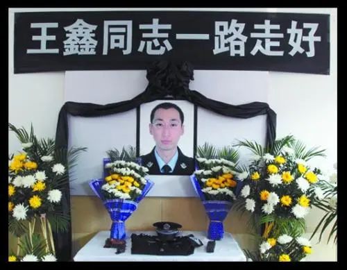 他们用生命挡住黑暗!