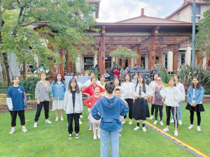 合唱团排练。 昆明山林童话合唱团供图