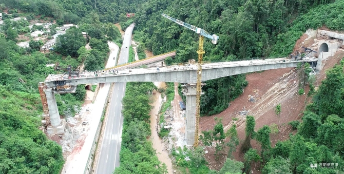 南大窝河大桥合龙照片。通讯员胡子豪  黄再云 供图