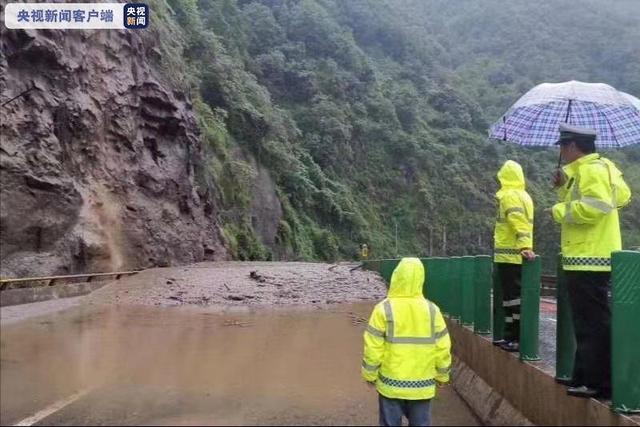 G56杭瑞高速云南大理境内发生山体塌方