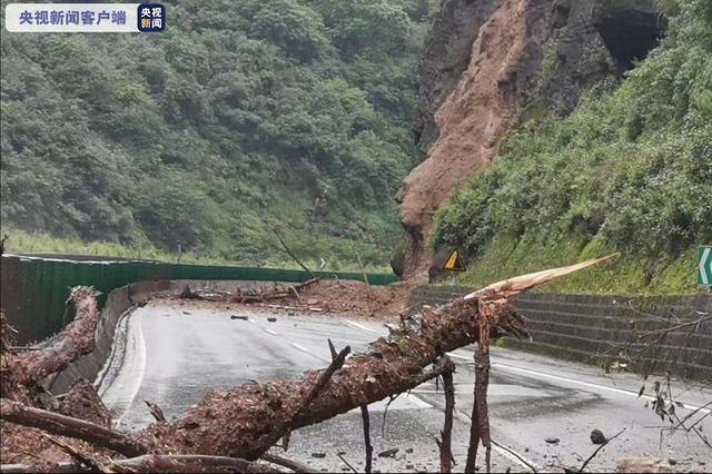 G56杭瑞高速云南大理境内发生山体塌方