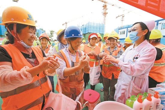 昆明：免费体检进工地