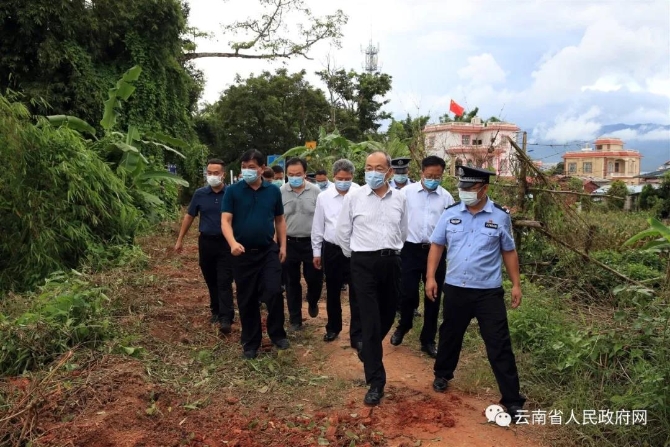 阮成发在瑞丽督导检查新冠肺炎疫情防控工作时强调：慎终如始抓紧抓实抓细边境疫情防控工作