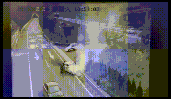 国庆中秋大假第三天昆武交警网巡火速调度联动抢险两分钟“救命”