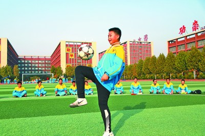 中考分值逐渐提高——“不出汗”的体育课该改变了 中考分值逐渐提高——“不出汗”的体育课该改变了