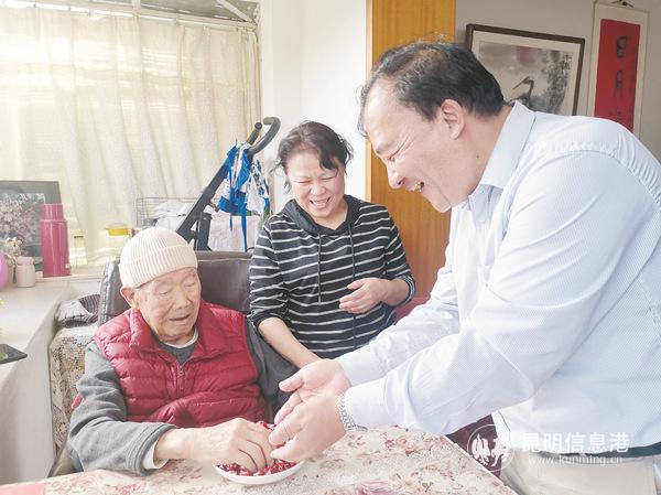 慰问百岁老人_副本