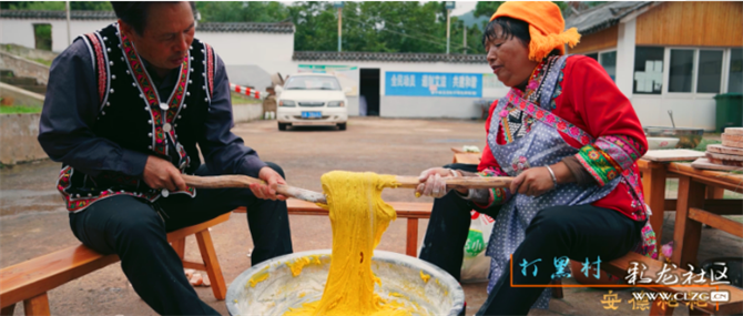 村民制作“安德”粑粑 (1)