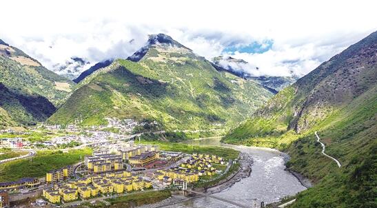 怒江州泸水市大兴地镇维拉坝珠海社区安置700多户群众 新华社记者 胡超 摄