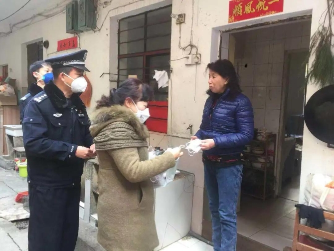 “群众的小事，就是我们的大事”