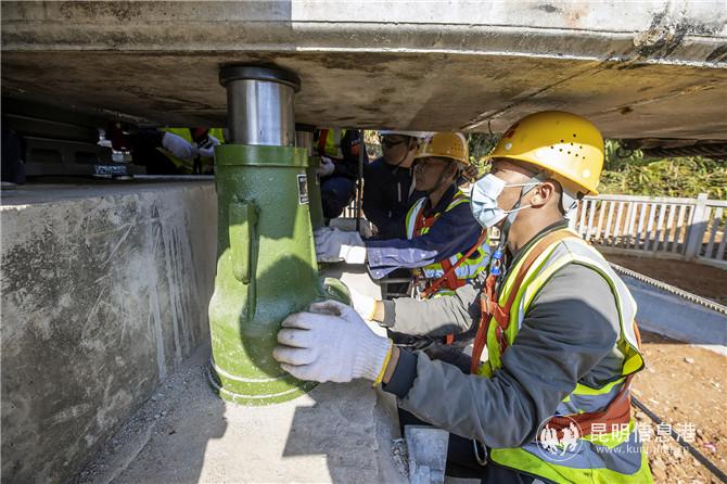大瑞铁路保（山）瑞（丽）段开始架梁，全线施工进入重要节段。通讯员沙世平 谢一可 陈畅 供图 (4)