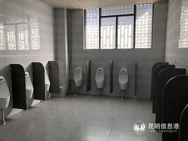 提升改造后的公厕 提升改造后的公厕