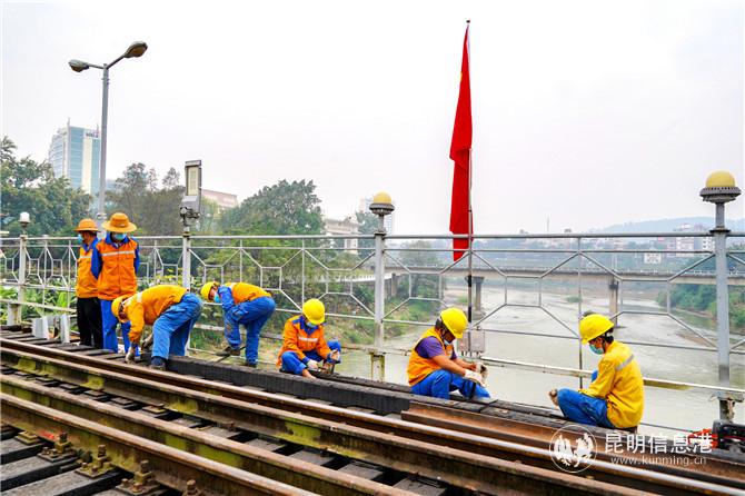 保障国际货物运输，中越铁路大桥云南段完成全面检修1