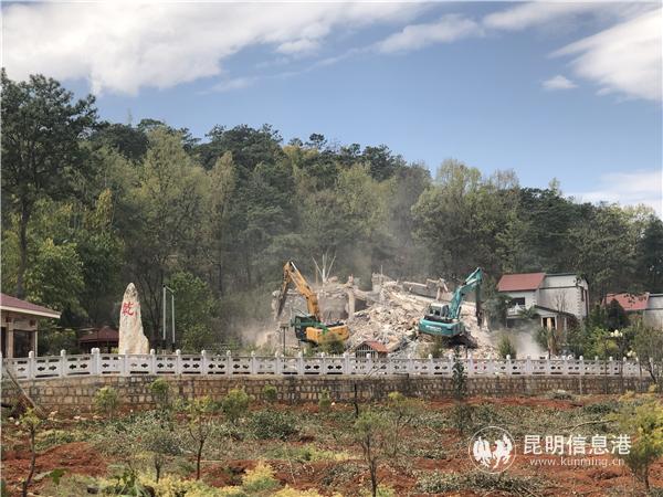 石林县谢泽云黑社会性质组织的违建庄园被依法拆除。石林县扫黑办供图
