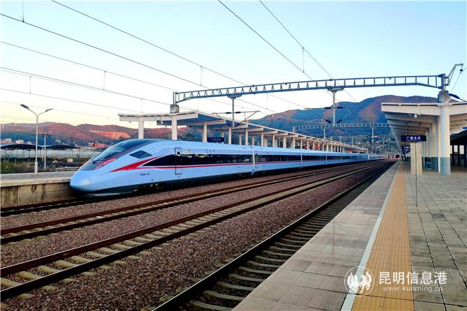 元旦假期首日云南17.5万人乘火车出行。通讯员周涛 段再宇 摄2