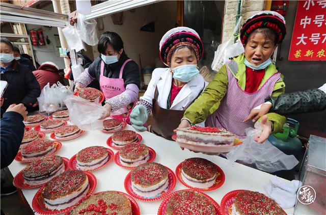 最是人间烟火气！昆明篆新农贸市场热闹非凡年味浓（记者：杨峥 摄影报道1.jpg