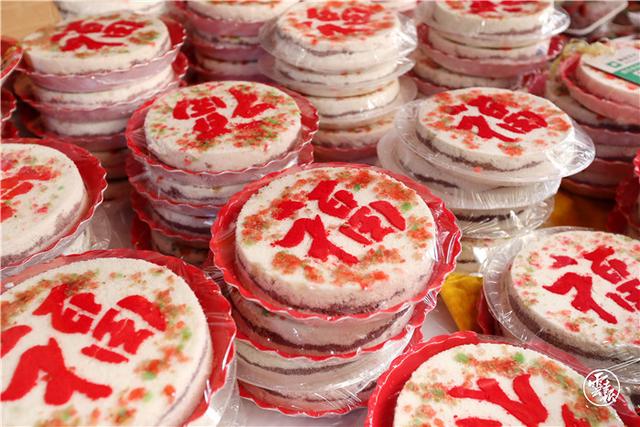 最是人间烟火气！昆明篆新农贸市场热闹非凡年味浓（记者：杨峥 摄影报道2.jpg