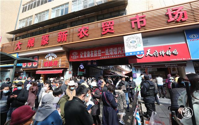 最是人间烟火气！昆明篆新农贸市场热闹非凡年味浓（记者：杨峥 摄影报道19.jpg