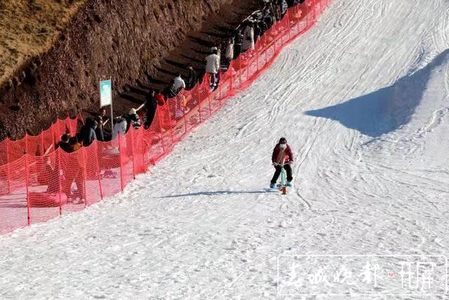 会泽草山！云南首个高山滑雪场春节期间很受宠 (5).jpg