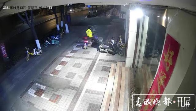 假扮“外卖小哥”连偷40个电瓶,拘了