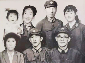 王昌群家庭照。