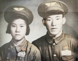 王昌群、刘斌合影。