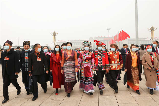 2021年3月5日，全国两会召开，云南省代表团各民族代表满怀信心走入人民大会堂。.jpg