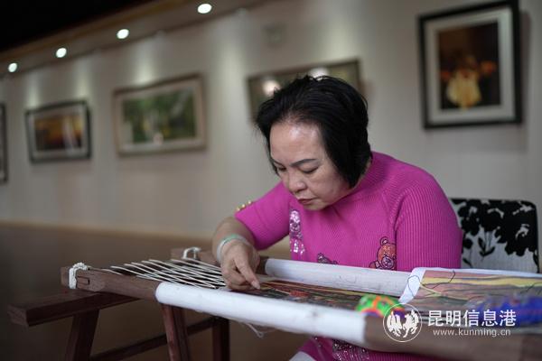 开创“祖氏滇绣”的祖玉兰_副本