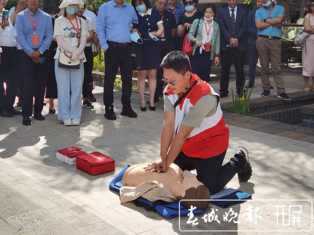 昆明今年有望建设4000个微型急救站（左学佳 熊波 摄影报道）