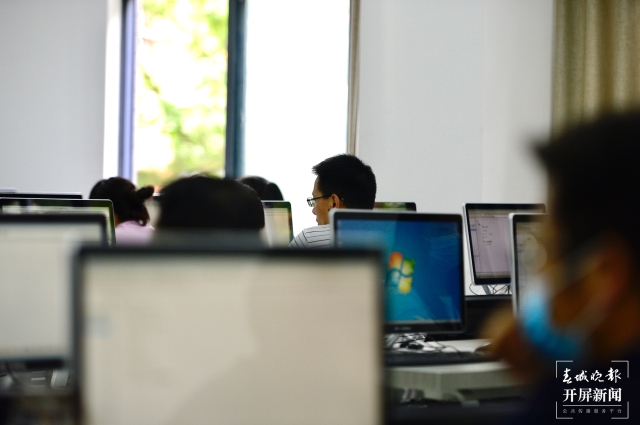 注意!2021云南高考录取最低控制线6月23日左右公布 春城晚报-开屏新闻记者 罗南 文 龙宇丹 摄