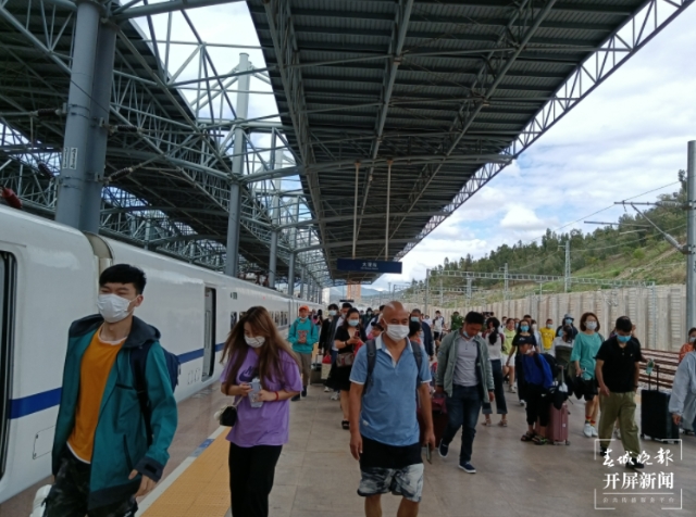 云南铁路(春城晚报-开屏新闻记者 孙江荭 谢一可 梁颖 摄)