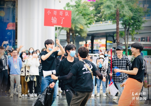 《牛气满满的哥哥》空降昆明,开启雨中沉浸式录制(龙宇丹 摄)