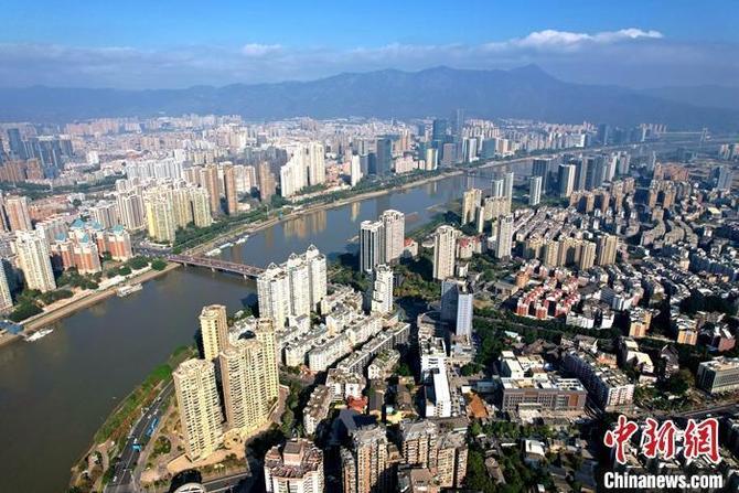 资料图:城市高楼林立。 <a target='_blank' href='/'>中新社</a>记者 王东明 摄 点击进入下一页