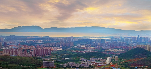 疏通19条“毛细血管”,新增3000个停车泊位!这些都是呈贡区政府给群众的承诺(供图)