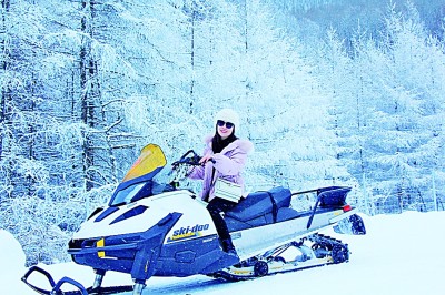 湖北神农架：冰雪运动 多彩绽放