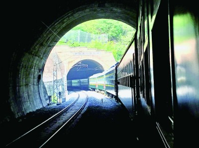 “慢火车”旅行:放慢脚步 感受“诗和远方” “慢火车”旅行:放慢脚步 感受“诗和远方”