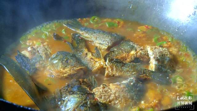 保山昌宁：聊家常 品美食 庆团圆 喷香年夜饭承载着满满心意