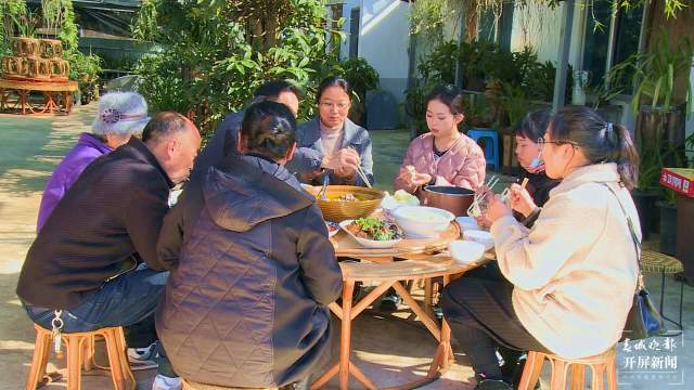 保山昌宁：聊家常 品美食 庆团圆 喷香年夜饭承载着满满心意