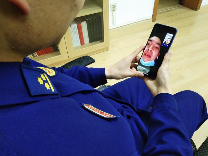 视频慰问困难党员