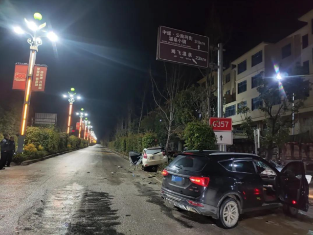 转弯让直行？都因为未减速观察 两车同责（警方供图）