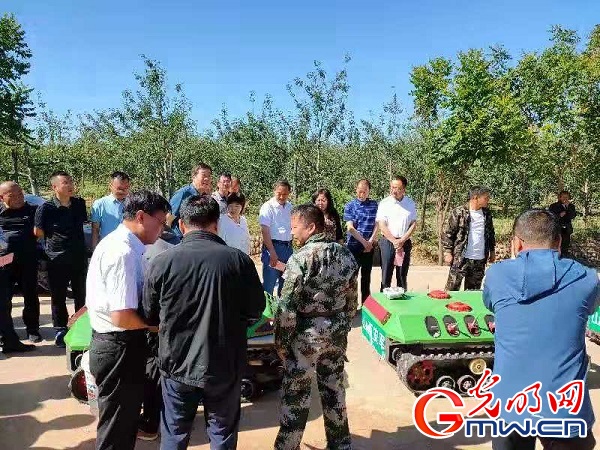 【新春走基层】无人机“种出”的水果有什么不一样?探访这群退役老兵的创业故事 【新春走基层】无人机“种出”的水果有什么不一样?探访这群退役老兵的创业故事